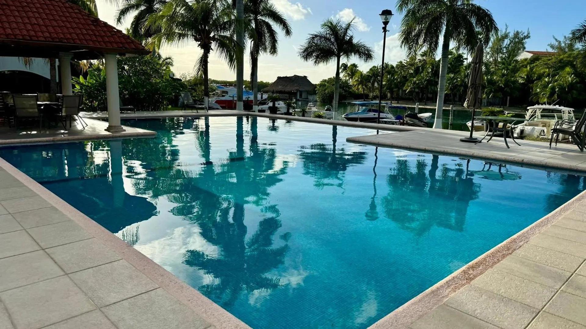 4Br House W/ Great Location & Pool! Villa Cancun