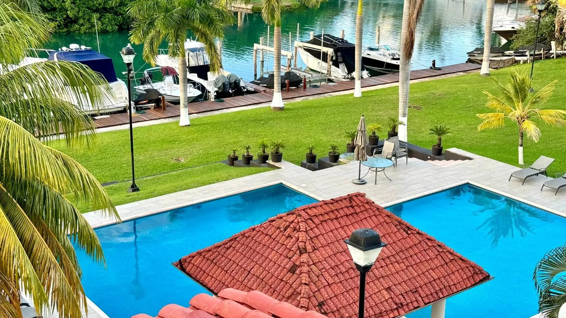 4Br House W/ Great Location & Pool! Villa Cancun